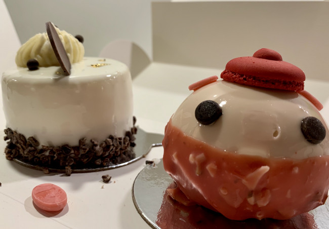 Cute and tasty little cakes to celebrate Valentines Day. 