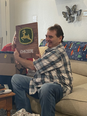One thing everyone knows about Jennifer's Uncle Steve is his love for all things John Deere. Jennifer was excited to create a string art for him!