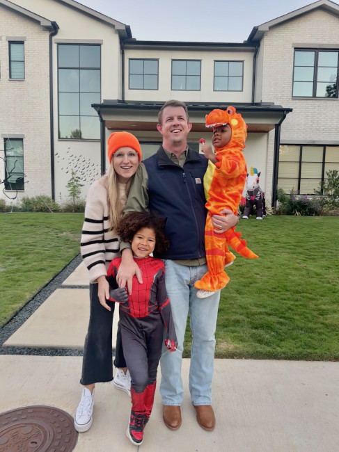 Our neighborhood is the best! It is a safe & friendly enclave filled with lots of young families & bonus grandparents. The Halloween Block Party was so much fun this year, and trick-or-treating is practically another block party in and of itself!