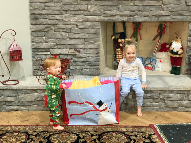 Cullen and cousin River opening presents.