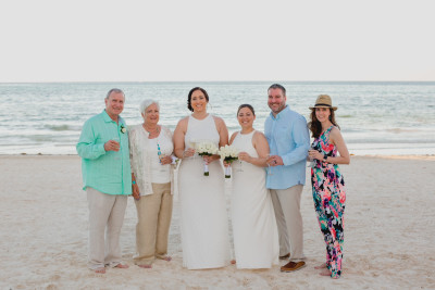 Kelly's family consists of his mother and father along with his sister and her wife and their daughter (not pictured here). 