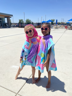 Matching besties! We love meeting our friends at the pool.